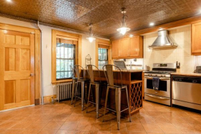1899 Historic Luxury Brooklyn Brownstone (Vintage)